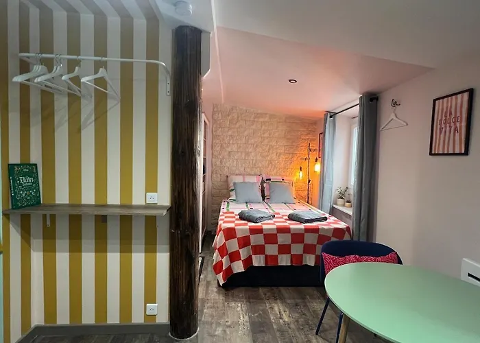 Cozy In Old Town 4th Floor Without Lift - Near Parking Apartment Menton